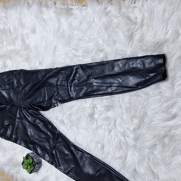 WHBM runway legging size 6, 100% polyurethane, great shape - Picture 3 of 12